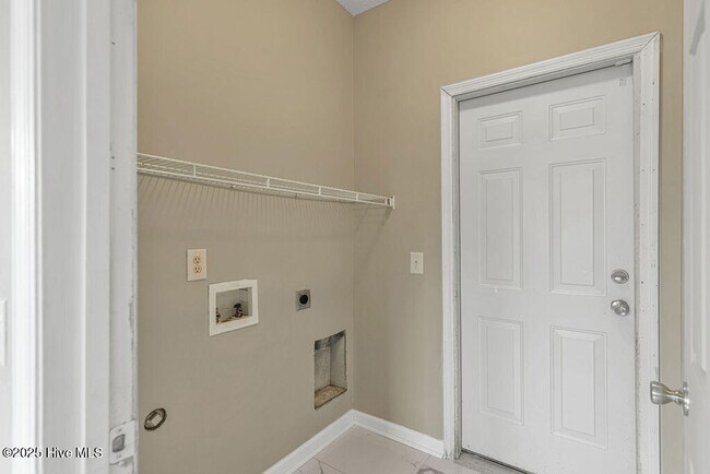 Building Photo - 106 Briar Hollow Dr