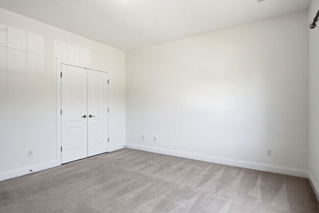 Building Photo - 2645 Blossom Trail E