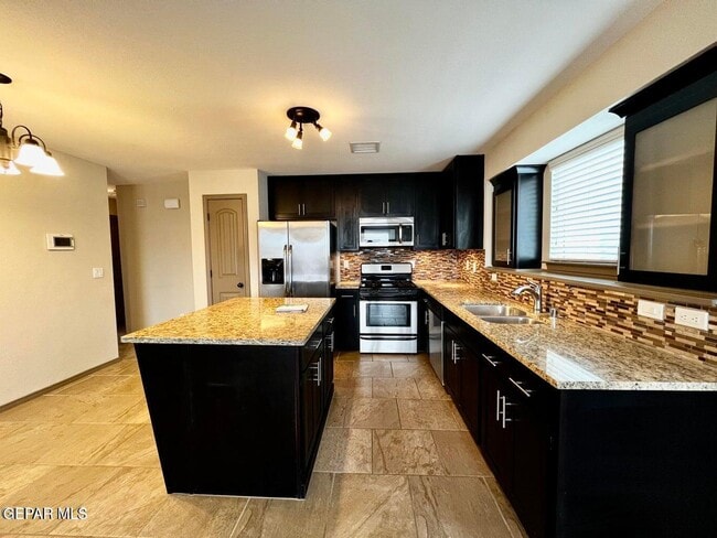 Building Photo - 12777 Tre Maximiliano Ave