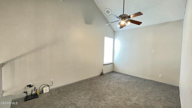 Building Photo - 10721 Pleasant Hills Dr