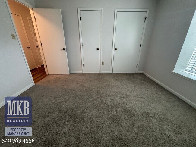 Building Photo - 2527 Gatehouse Ln
