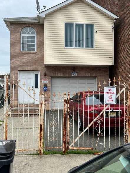 Primary Photo - 101 Parker St