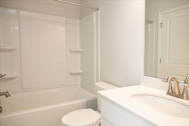 Building Photo - Newly Constructed 4bd/3.5ba Minutes From A...