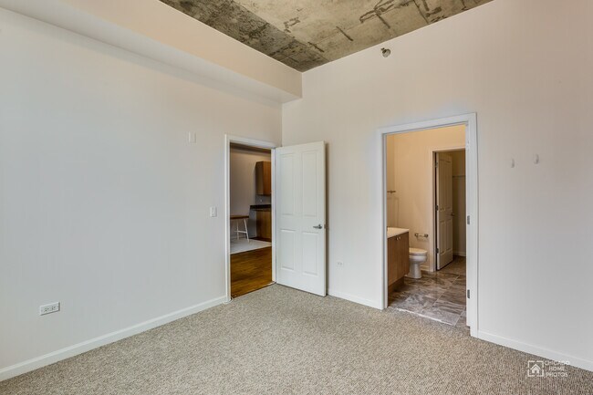 Building Photo - 1464 S Michigan Ave
