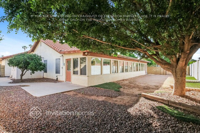 Building Photo - 3338 E Grove Ave