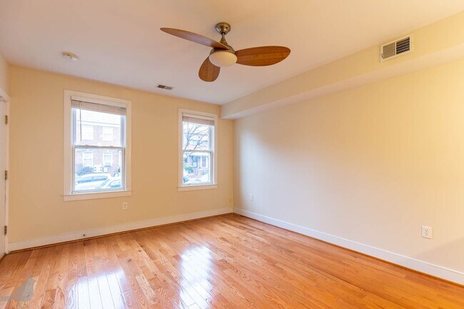 Building Photo - Bright and Spacious 2 Bedroom Abode in Bre...