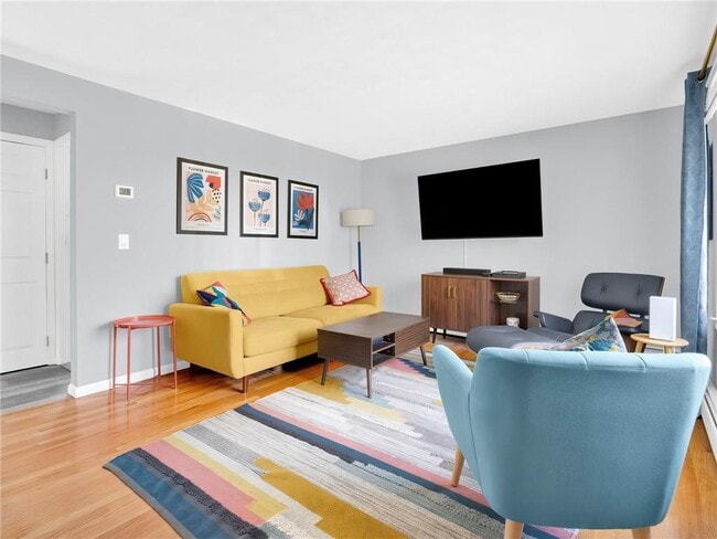 Building Photo - 32 Hamlin Ave