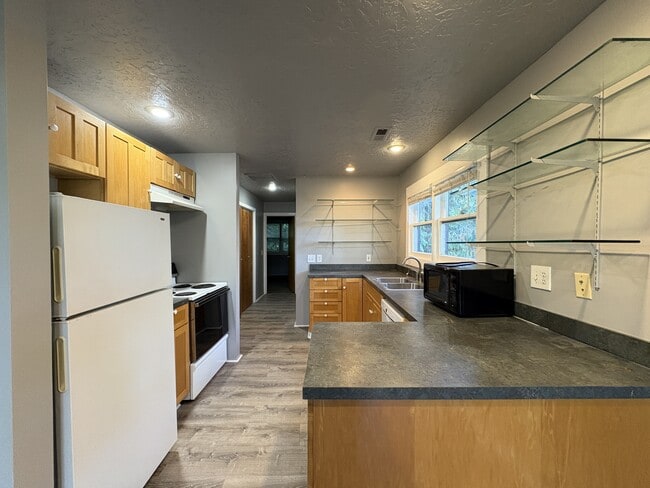 Building Photo - 1275 SW College St