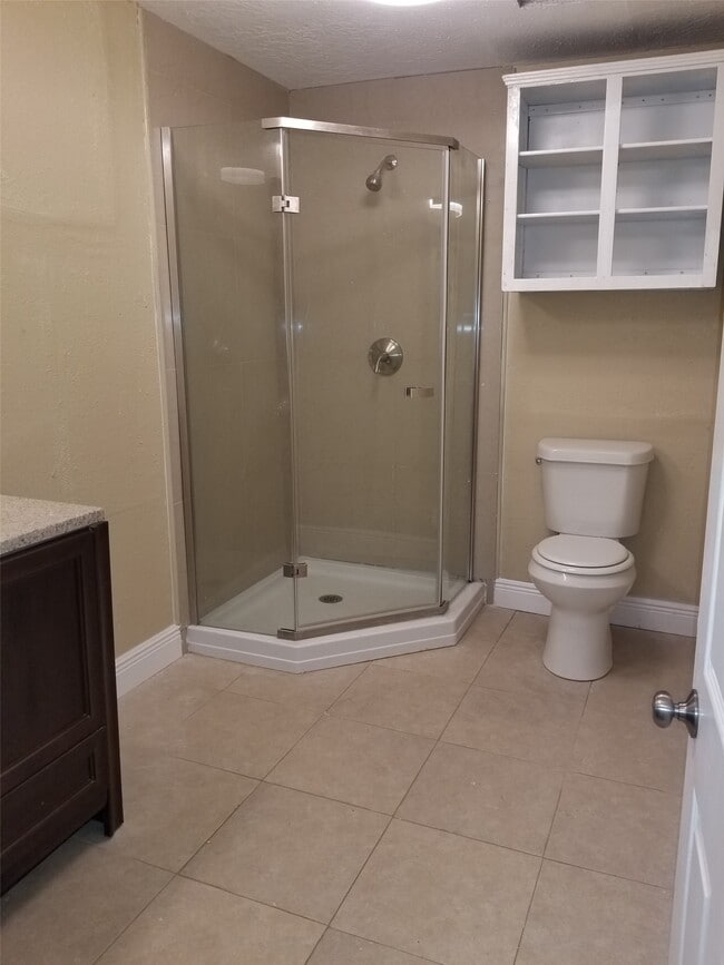 Building Photo - 5631 Belarbor St