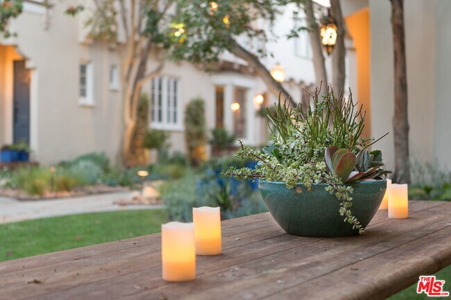 Building Photo - 1930 Rodney Dr