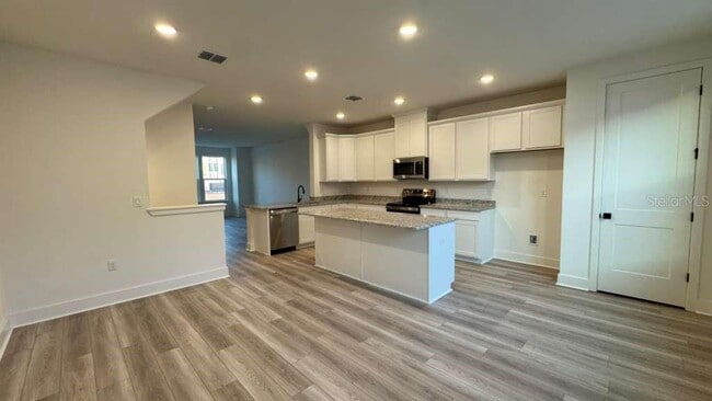 Building Photo - 15244 Groveside Rd