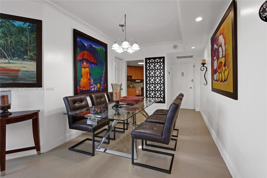 Building Photo - 801 Brickell Bay Dr