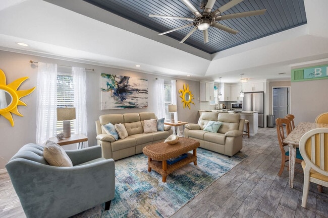 Building Photo - 4496 Luke Ave