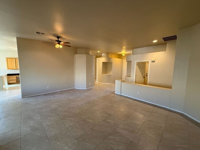 Building Photo - 3260 E Isabella Ave