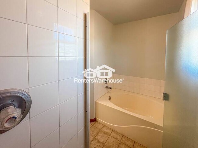 Building Photo - Available now! Stunning 4 Bed, 4 Bath Corner Lot in a Fantastic Area