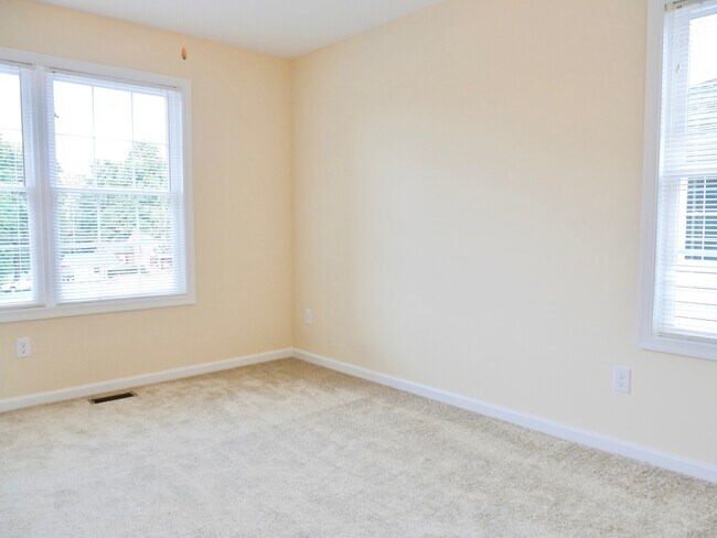 Building Photo - 747 Old Graves Mill Rd