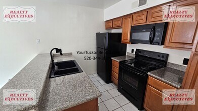 Building Photo - The Village in Midvale Park - Downstairs 1...