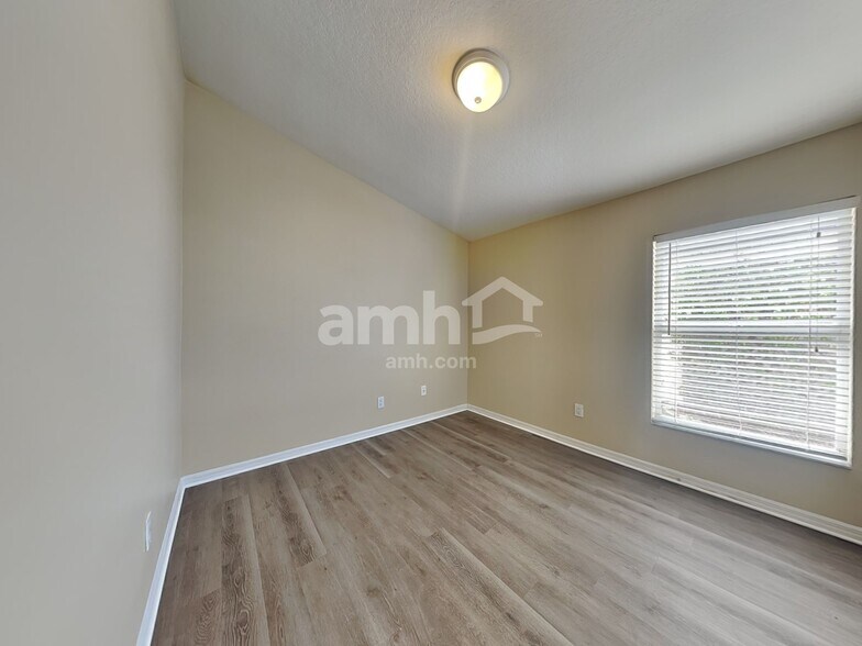 Building Photo - 8467 Quarter Horse Dr