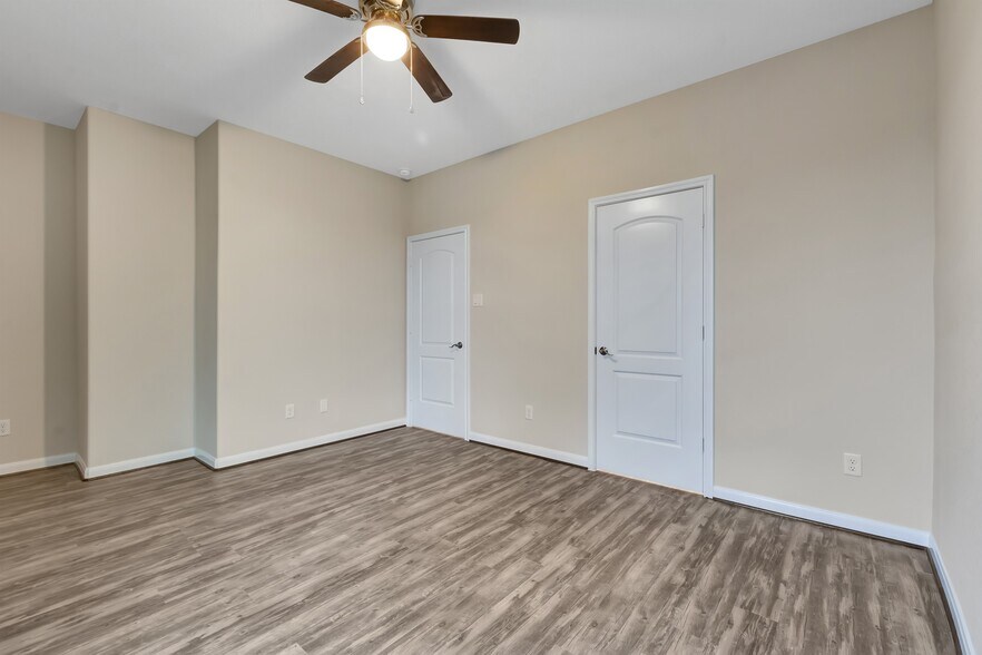 Building Photo - 21 Latham