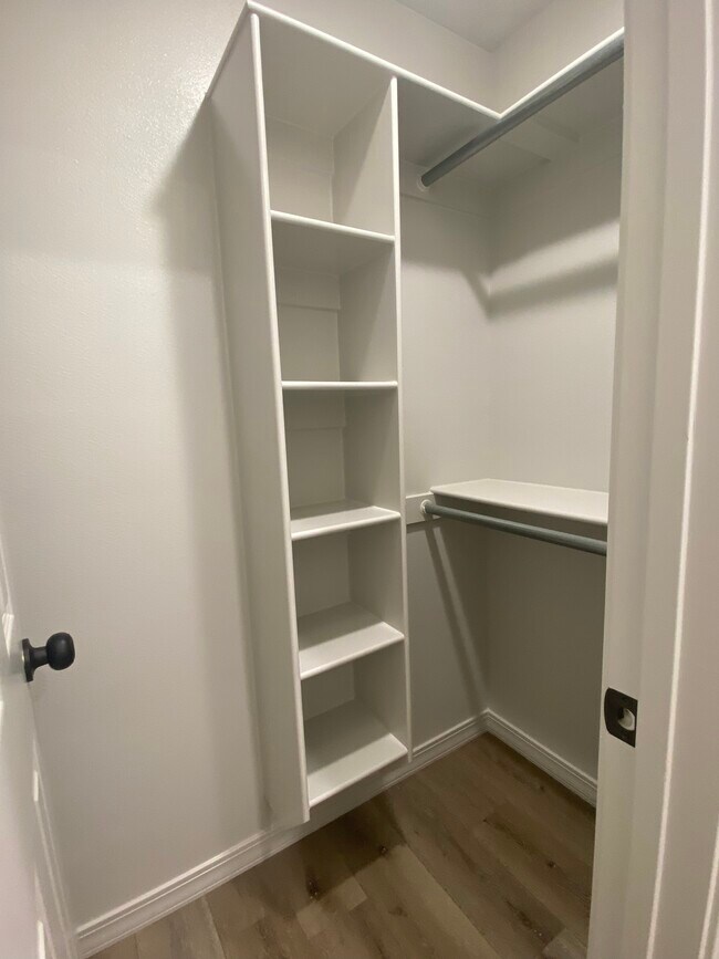 Building Photo - 416 E G St