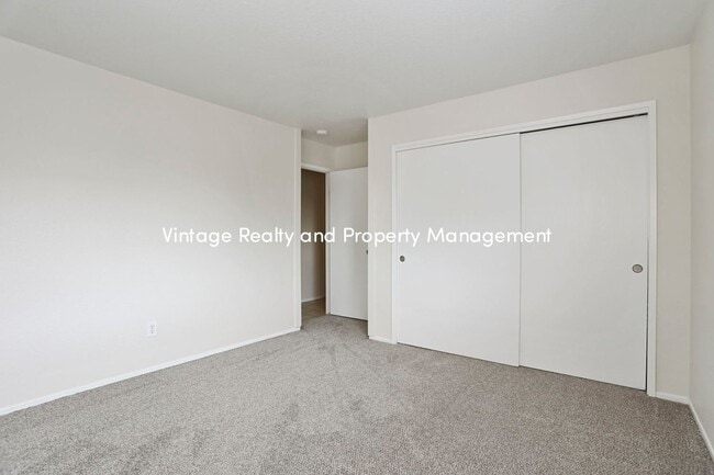 Building Photo - Back On The Rental Market Updated 3 Bedroo...