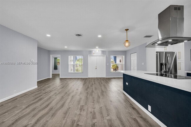 Building Photo - 851 SW 49th Terrace