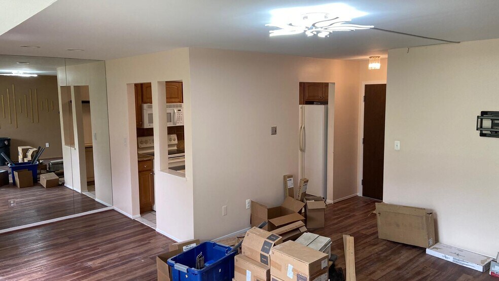 Building Photo - 30535 W 14 Mile Rd