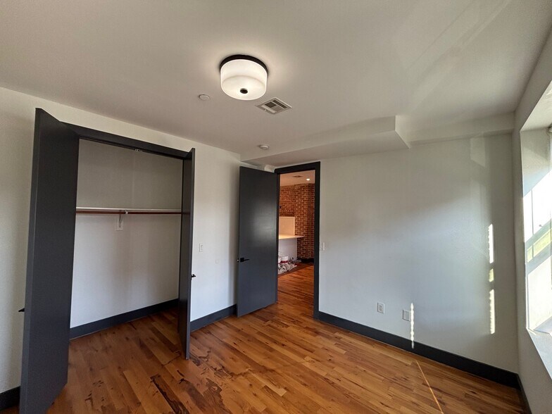 Building Photo - 568 Communipaw Ave