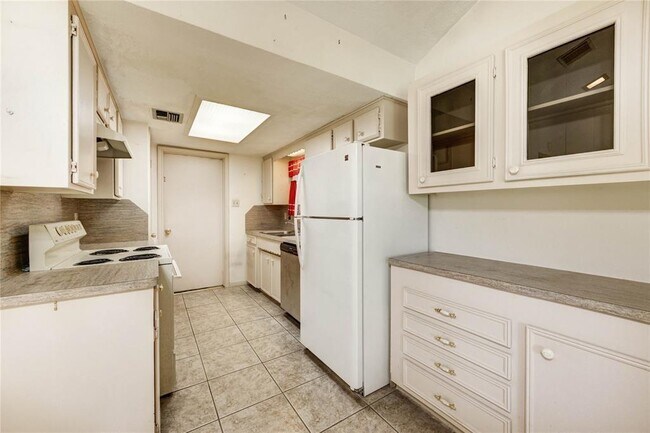 Building Photo - 13634 Greenridge Dr