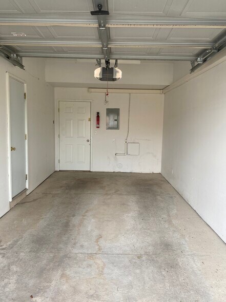 Building Photo - 14136 Lakeside Blvd N