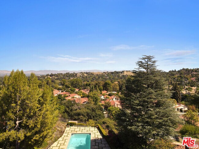 Building Photo - 4230 Park Alisal