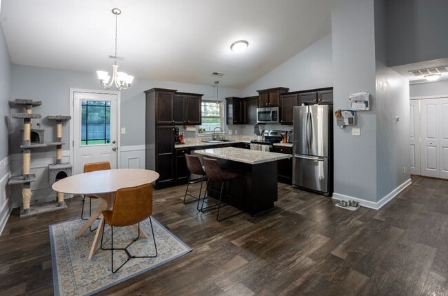 Building Photo - 3 Bedroom, 2 bath beautiful home - Bridgeport Community Sneads Ferry