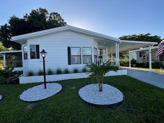 Building Photo - 920 Sun Acres Ln