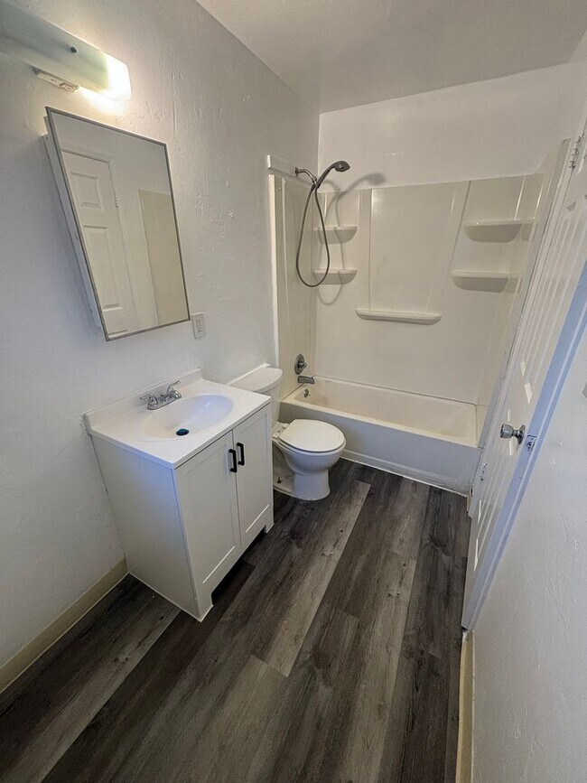 Building Photo - Florida St