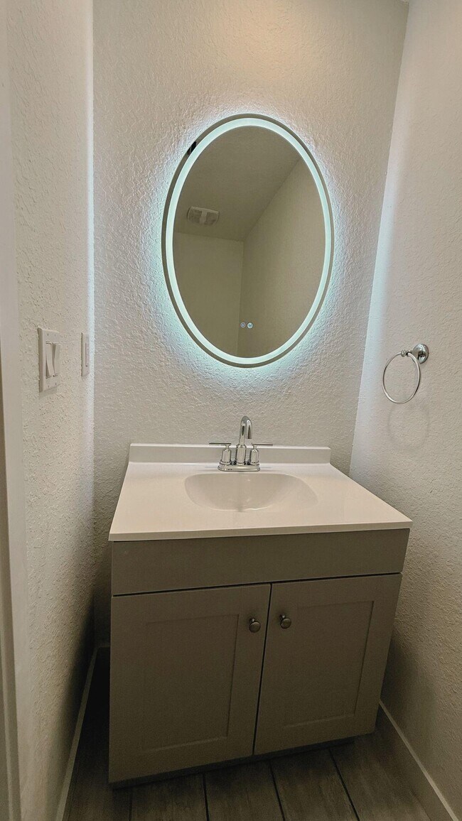 Building Photo - 8554 Via Mar Rosso