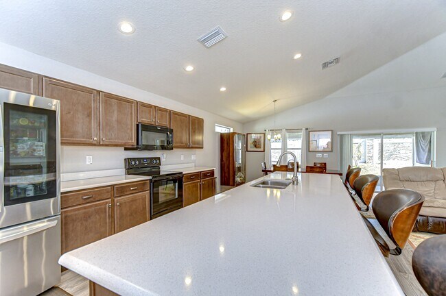 Building Photo - 6731 Castle Green Pl