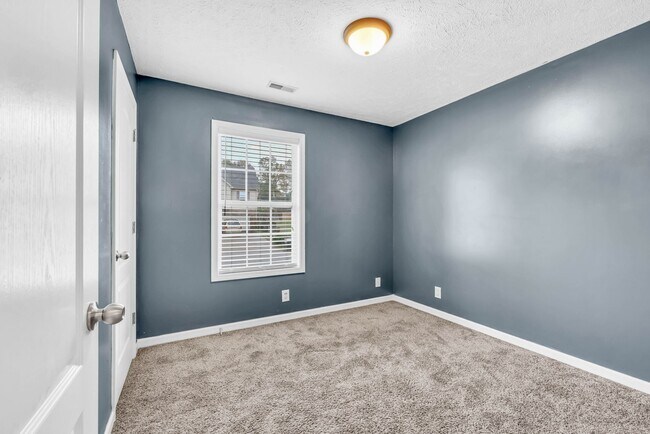 Building Photo - 2856 Sharpie Dr