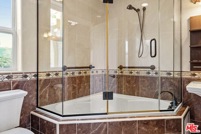 Building Photo - 1050 N Edinburgh Ave