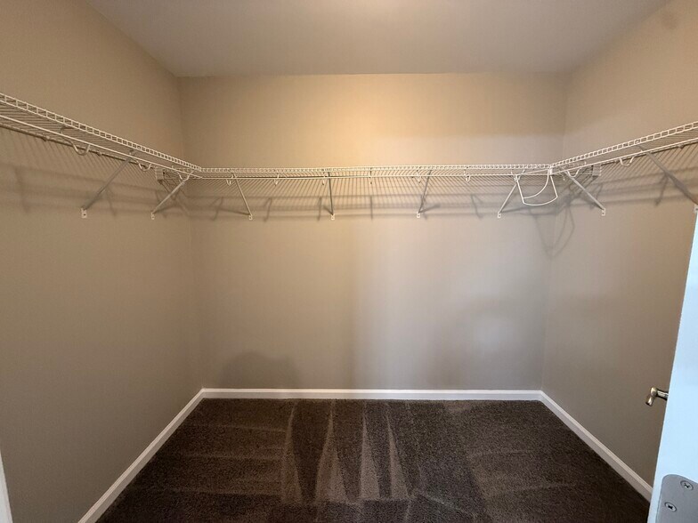 Building Photo - 270 Mabdarin Dr