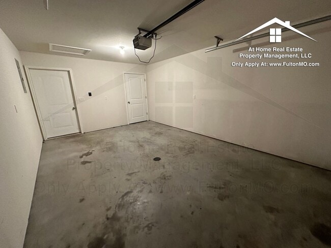 Building Photo - 1304 1 Preston Dr
