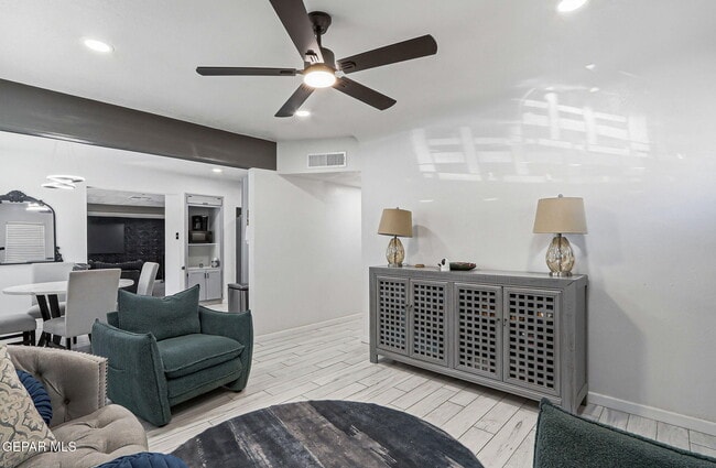 Building Photo - 7740 Phoenix Ave