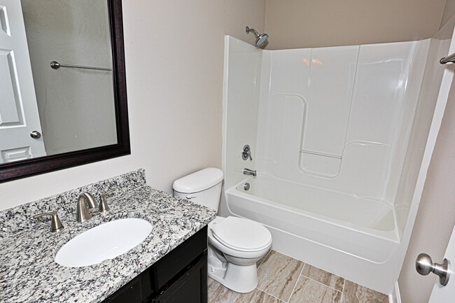Building Photo - Large Updated 3 Bed / 2.5 Bath Home