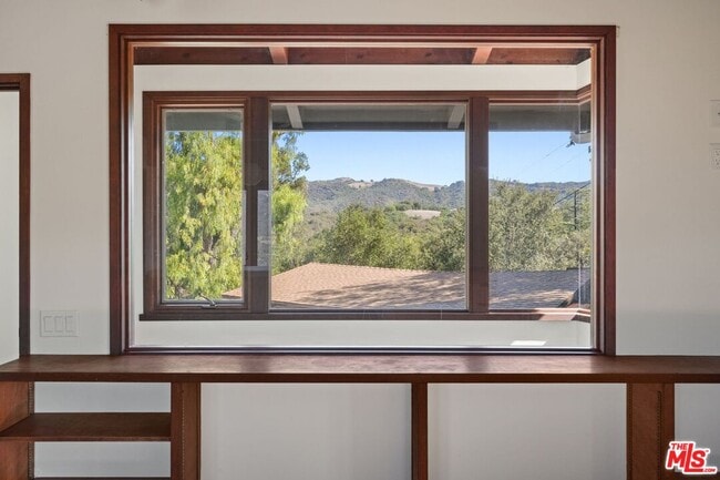 Building Photo - 21277 Entrada Rd