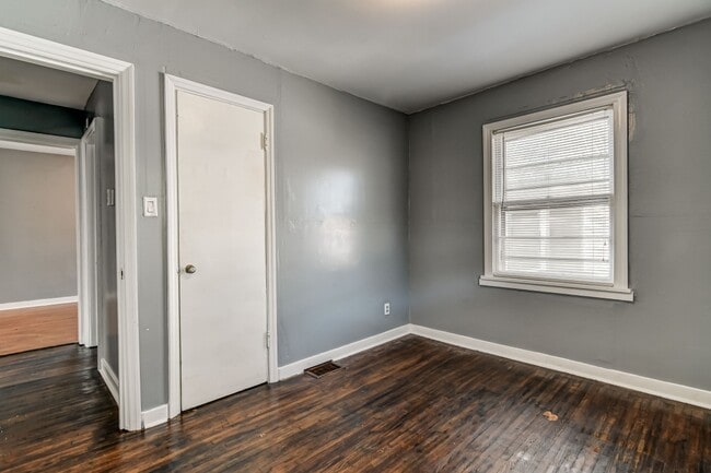 Building Photo - 759 E Lawrence St