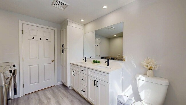 Building Photo - 12 Coldbrook Rd