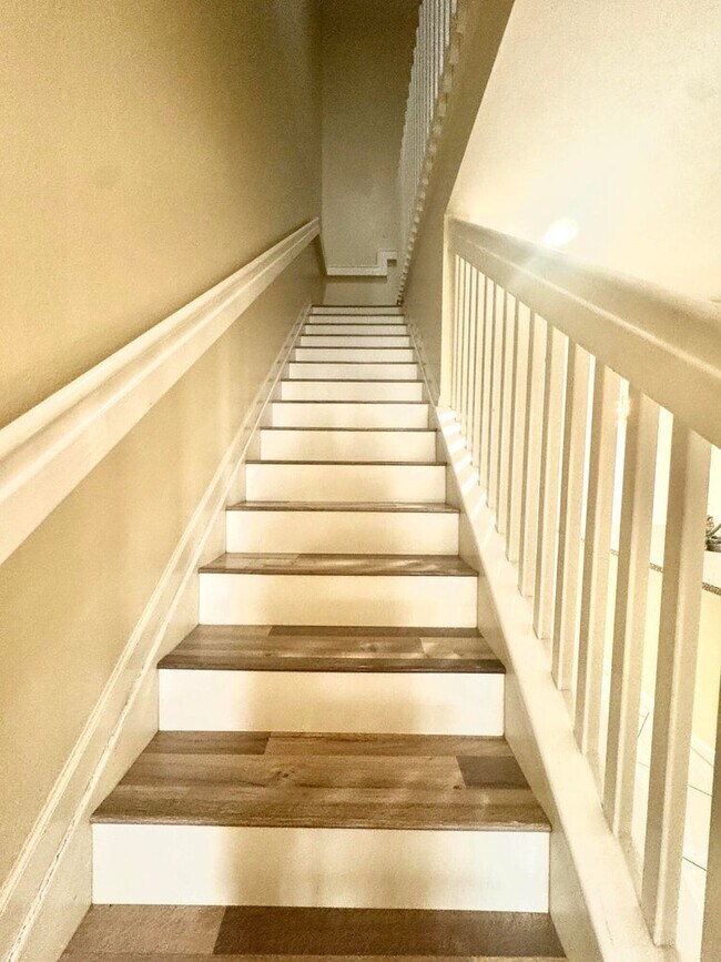 Building Photo - 8171 Bellagio Ln