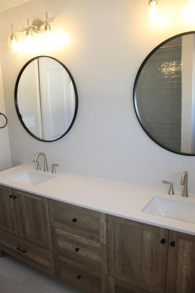 Building Photo - 4Bed/2Bath Remodeled Home in Carlsbad with a Pool~ Trieste