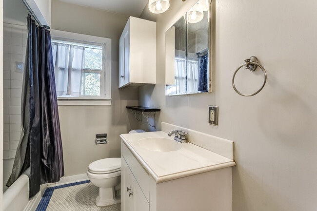 Building Photo - Ready for New Students- 2 Bed, 1 Bath Tudor Home Minutes from TCU- 76109