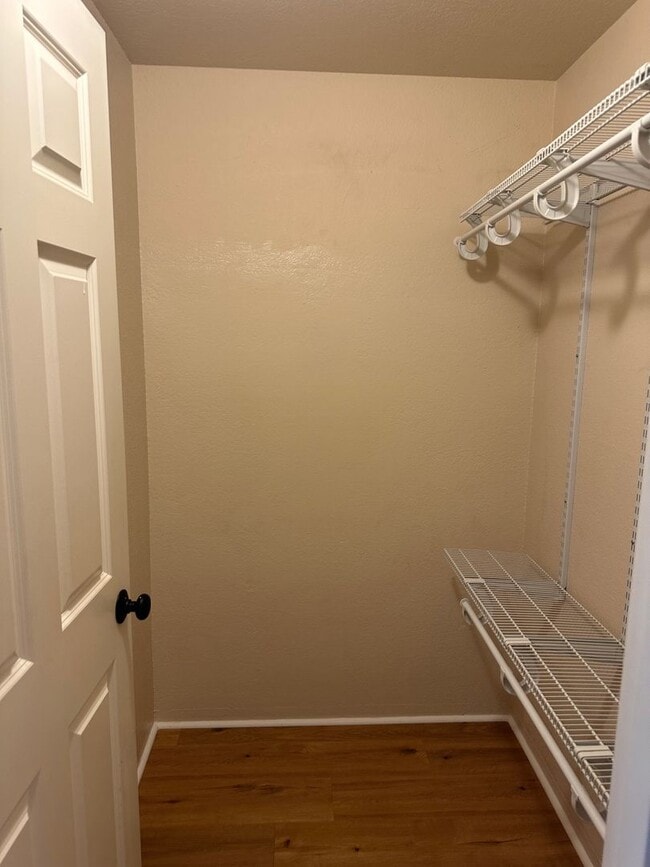 Building Photo - Sterling Heights Condo - Bellevue