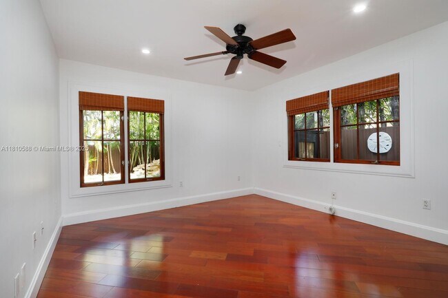 Building Photo - 2527 Inagua Ave